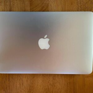 MacBook Air -- 11-inch (Early 2015)